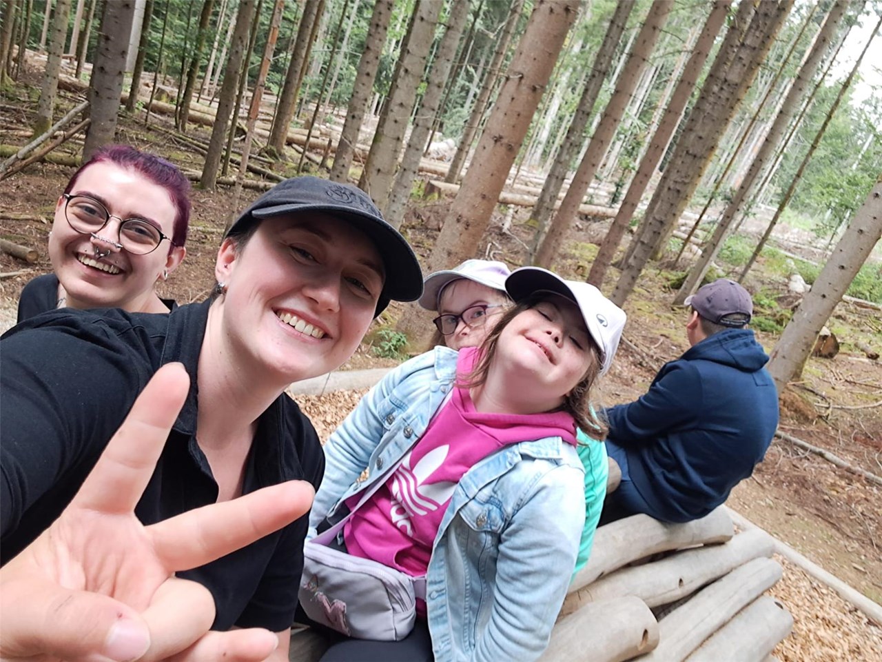 Selfie einer inklusiven Gruppe